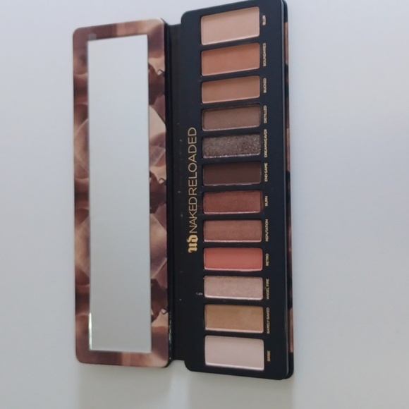 Urban Decay Naked Reloaded eyeshadow palette - Picture 2 of 6